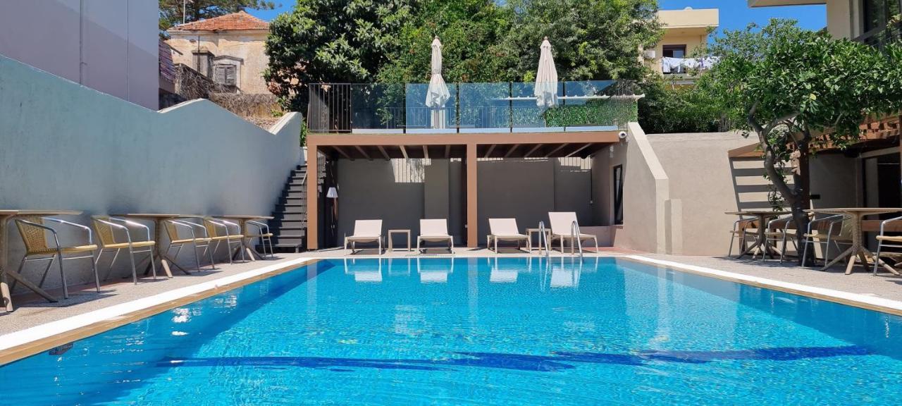 Mariette Rhodes Urban (adults Only) 3*