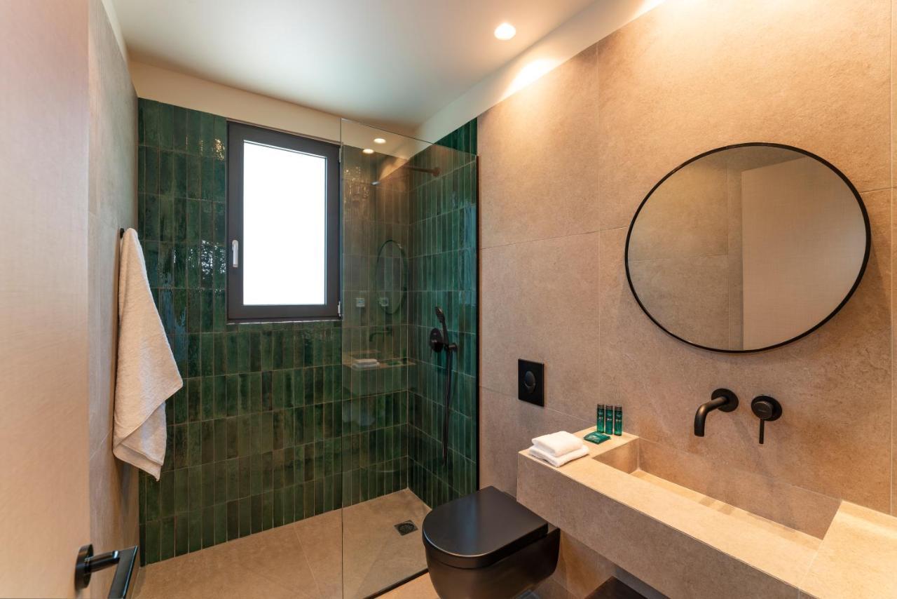 Mariette Rhodes Urban (adults Only) 3*