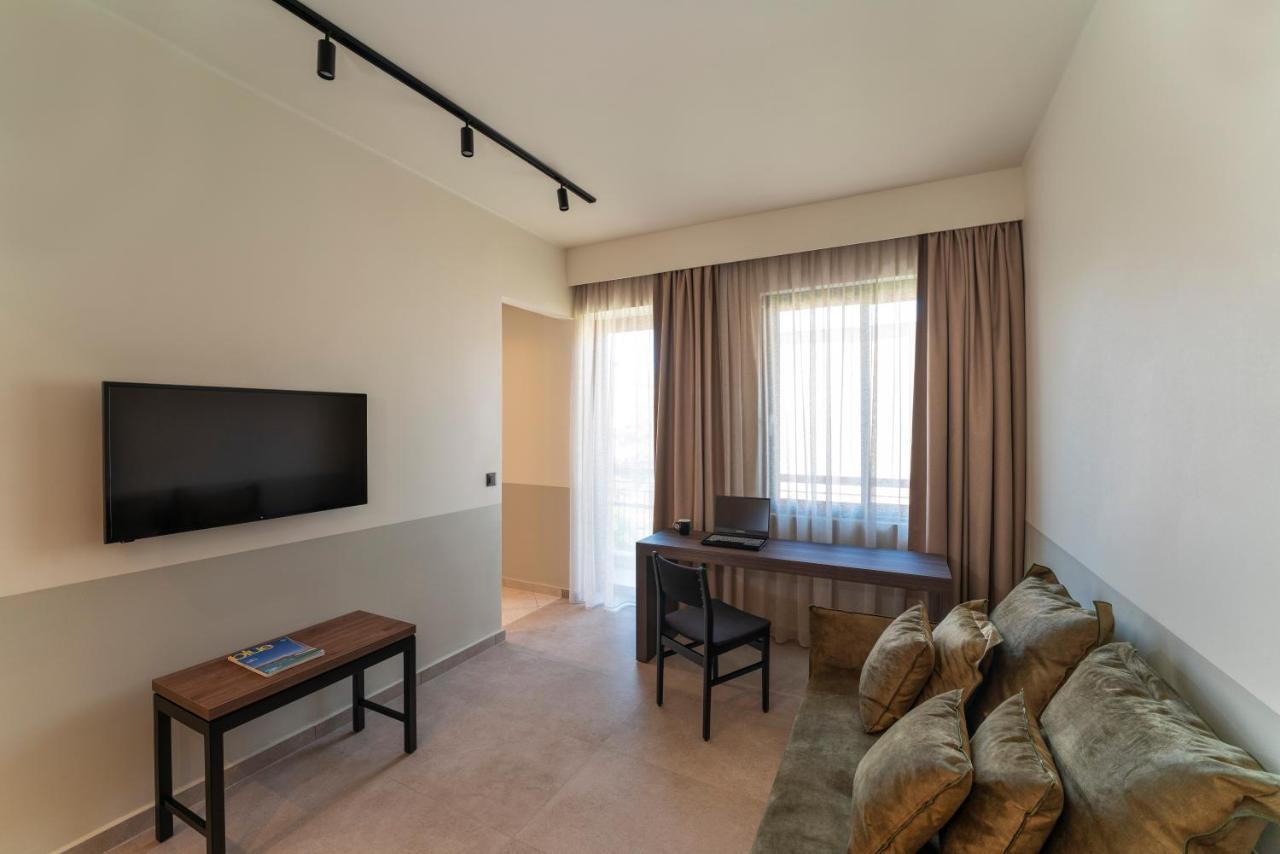 Mariette Rhodes Urban (adults Only) 3*