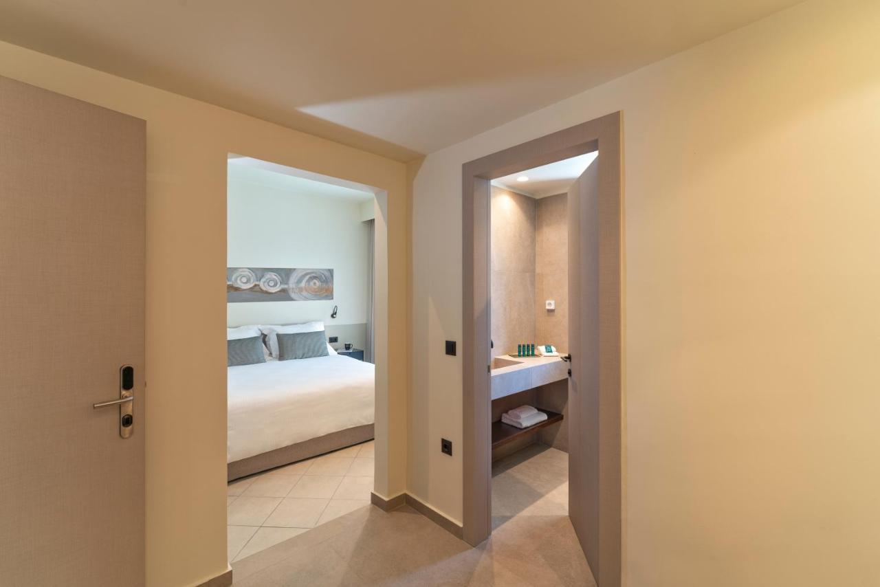 Mariette Rhodes Urban (adults Only) 3*