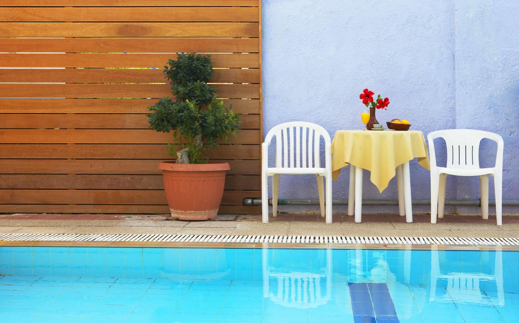 Mariette Rhodes Urban (adults Only) 3*